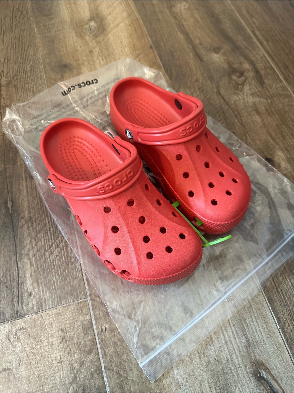 CROCS Classic Clog in Vibrant Red